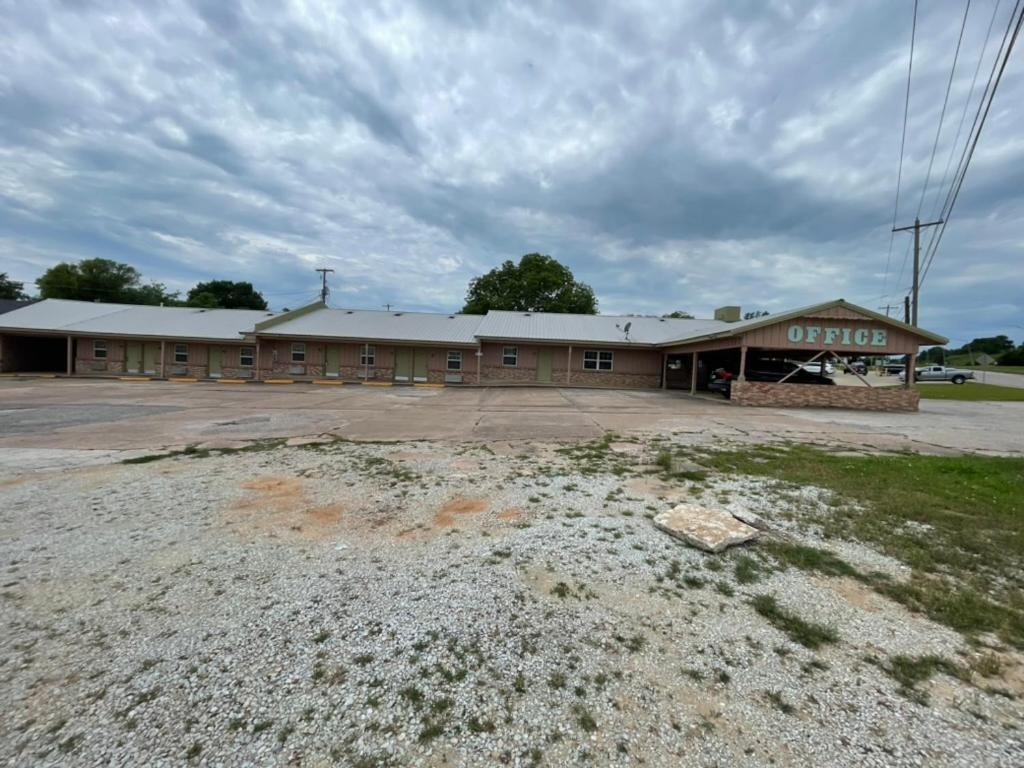 Village Inn Ada Luaran gambar